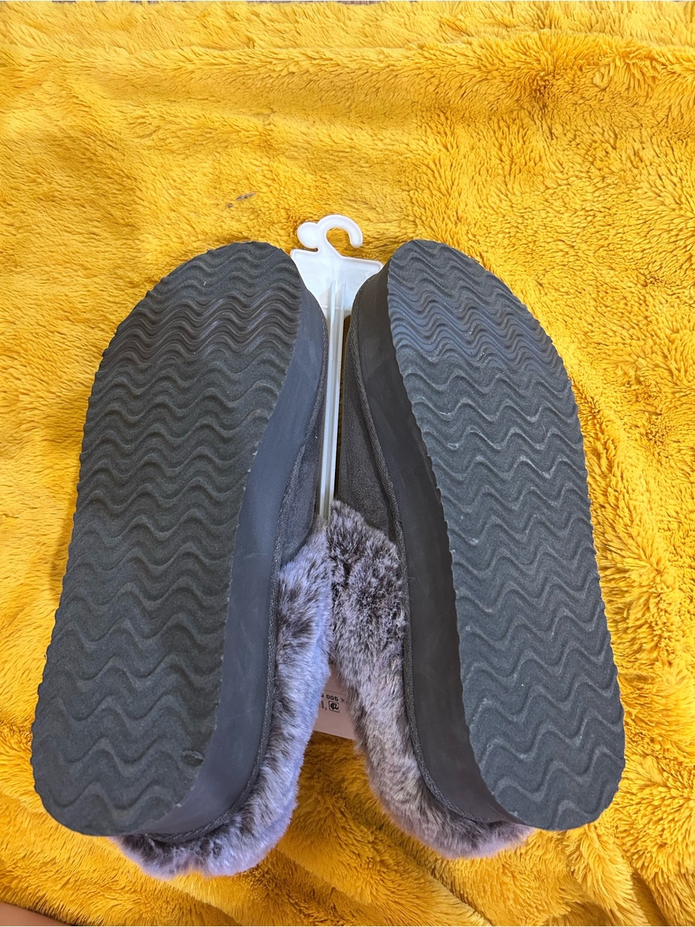 Jessica Simpson Grey Faux Fur Lined Slip-On Slippers Size 9/10 - Picture 4 of 5